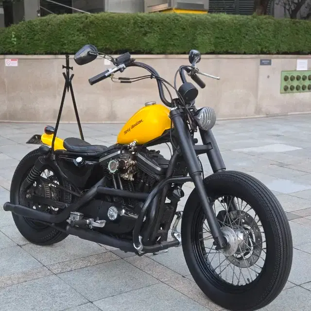 2015 Harley-Davidson Harley-Davidson-Davidson-Davidson XL883 2003 model year is a classic car model.