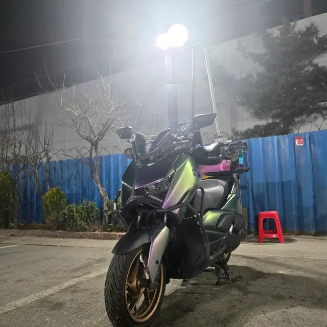 2024 Yamaha Honey, xmax is 300.